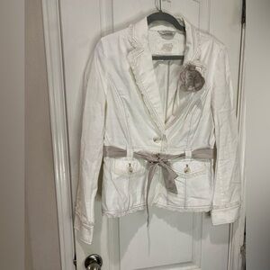 White House Black Market White Blazer with Gray Floral Detail y2k